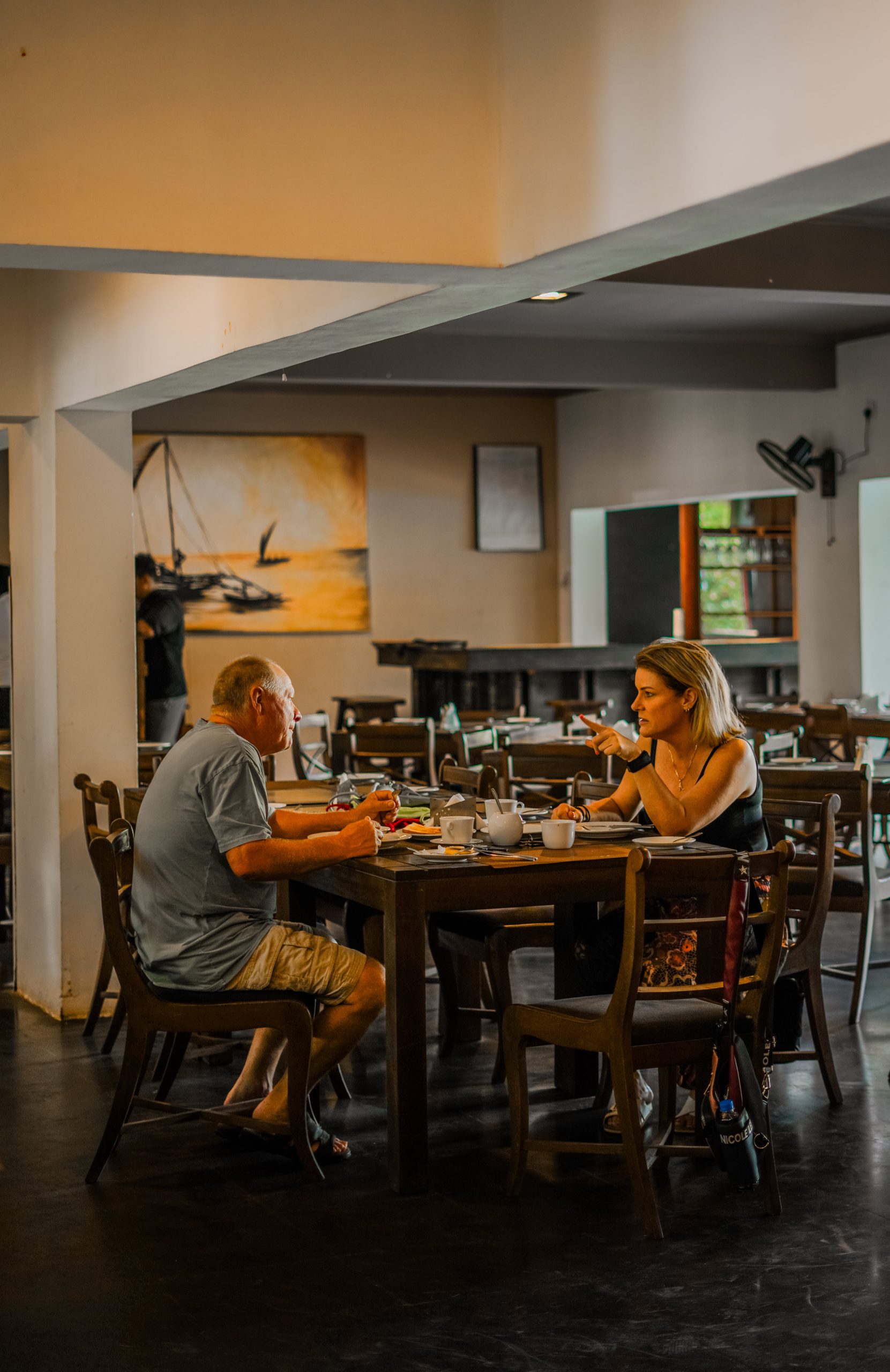 tourists eating and discussing